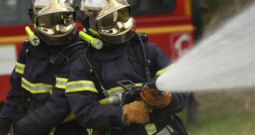 Eighteen people evacuated after fire breaks out 