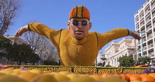 Fancy joining the team at the famous Lemon Festival in Menton ?