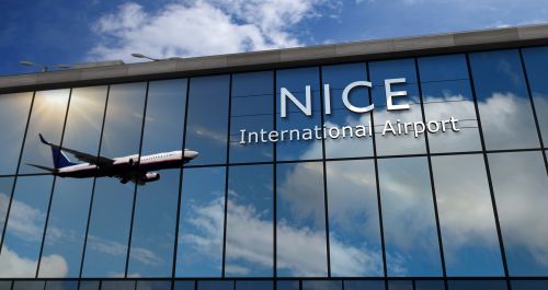 Woman dies from heart attack on flight 