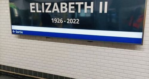 Paris metro pays tribute to the Queen
